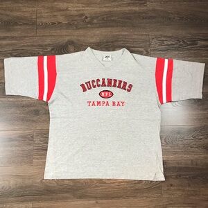 Lee Sport NFL Tampa Bay Buccaneers Men’s Vintage 90s Football Sports Team Shirt